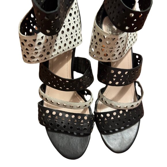 Vince Camuto Size 7.5 - Picture 2 of 5